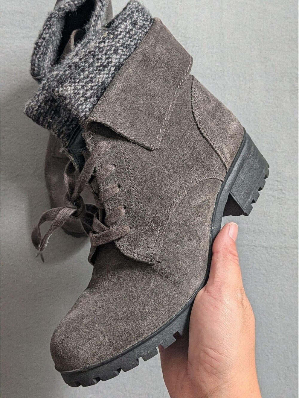 Lucky Brand Boots Womens 8 Gray Suede Combat Lace Up Knit Cuff Ankle Lug Sole